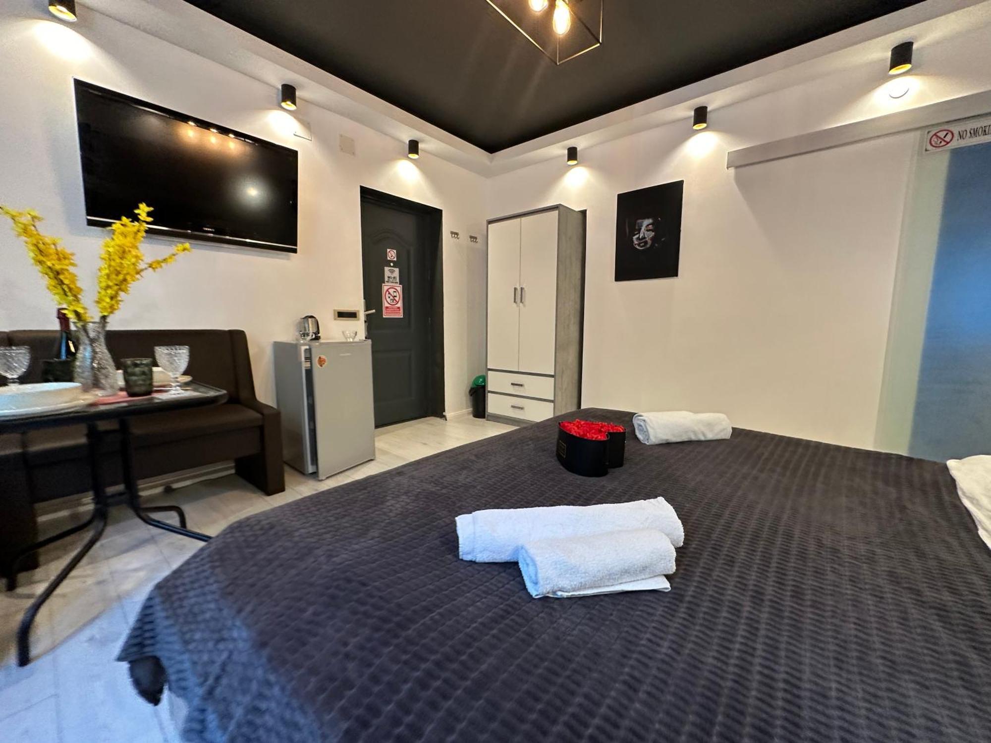 The Fame - Modern Studio In Top Location & Parking Craiova Exterior foto