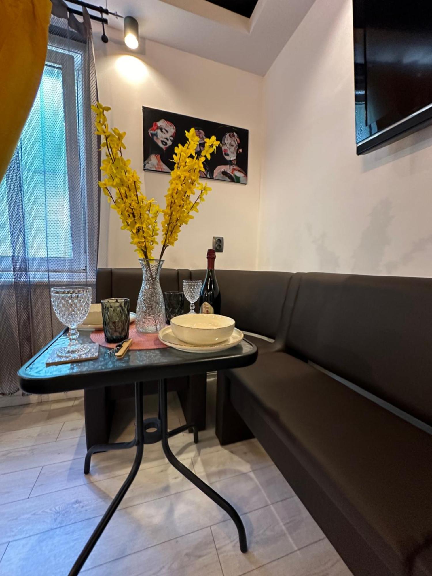 The Fame - Modern Studio In Top Location & Parking Craiova Exterior foto